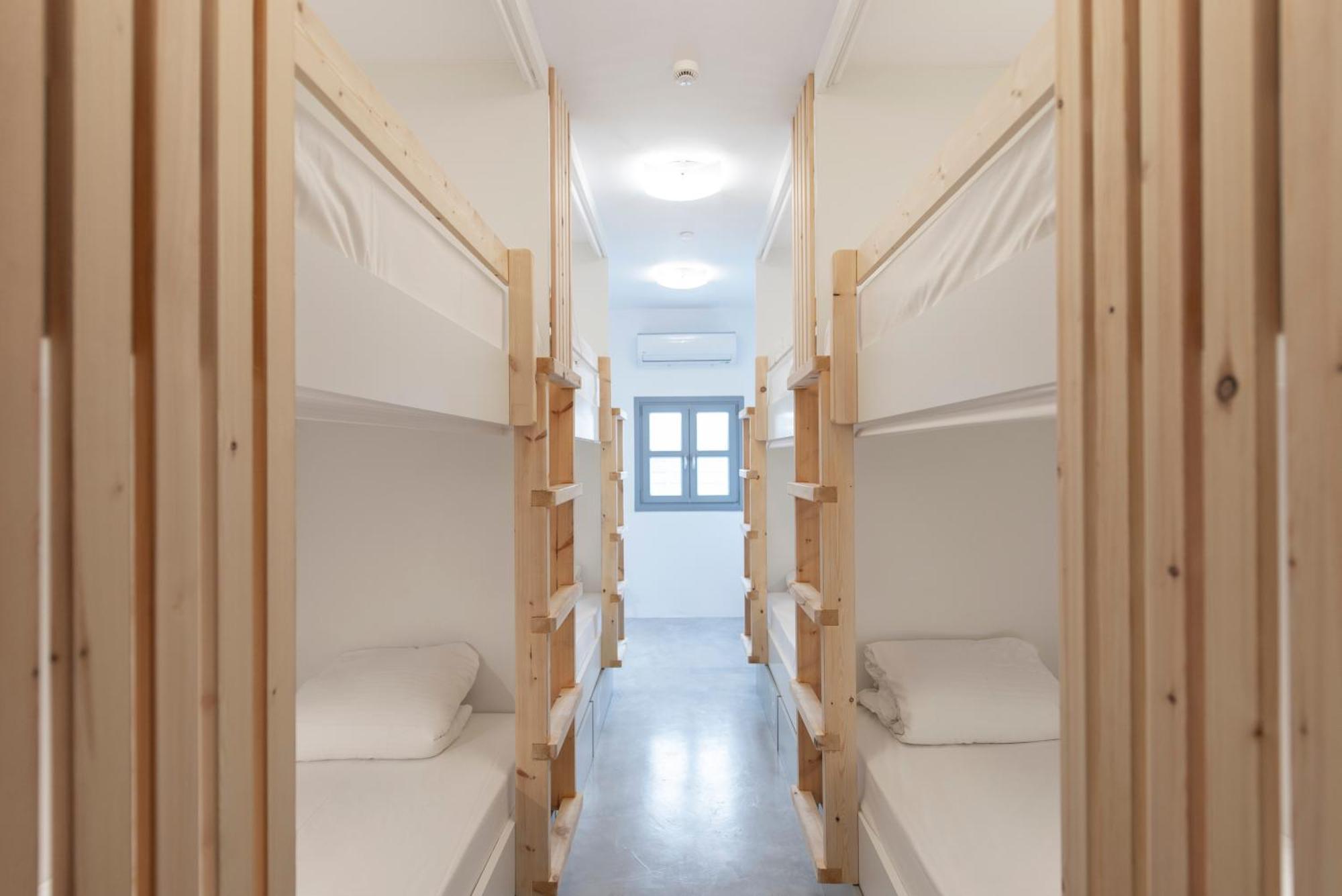 Bedspot Hostel Fira  Exterior foto