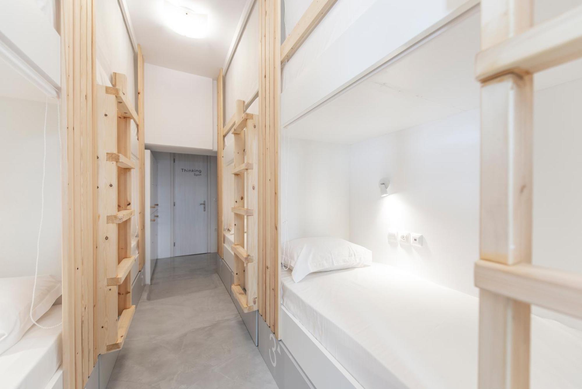 Bedspot Hostel Fira  Exterior foto